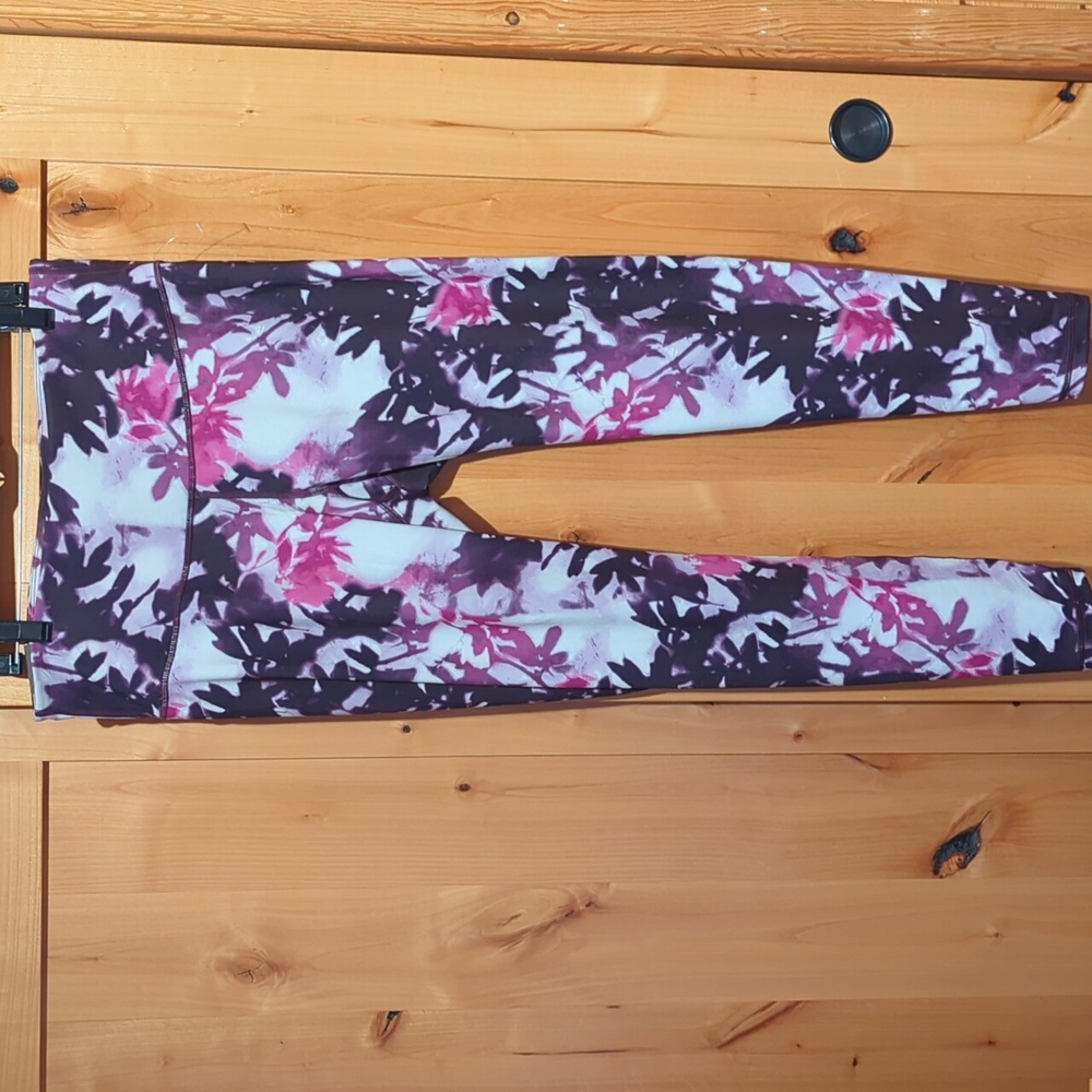 Old Navy Active NEW Go-Dry Fitted Leggings 29" Full Length Purple Floral Sz XL